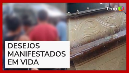 Família faz cortejo com cachaça e forró para enterrar idoso em Viçosa (MG)