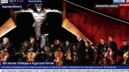 Wagner lideri Prigojin'in uçağının düştüğü anlarda Putin, batan denizaltı Kursk'un anma törenine katıldı