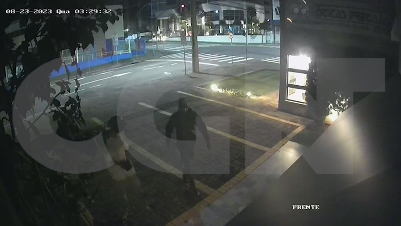 Ladrões folgados arrombam e fazem a limpa em ótica no Centro