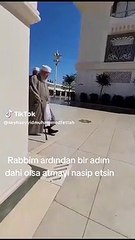 Menzil şeyhinin bastığı yerlere basmak için yarıştılar
