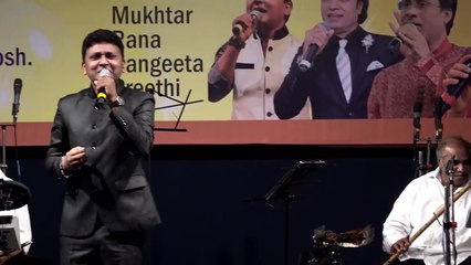 chaahunga main tujhe saanjh savere / Sarvesh mishra live