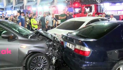 İSTANBUL-BAYRAMPAŞA 15 TEMMUZ DEMOKRASİ OTOGARI'NDA ZİNCİRLEME KAZA