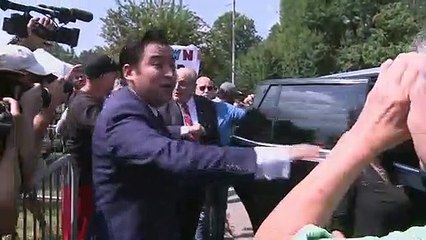 Rudy Giuliani, exabogado de Trump, denuncia una "farsa" tras ser fichado por la justicia