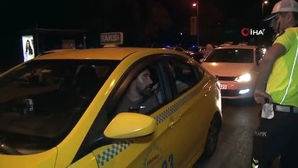 Kadıköy'de gece saatlerinde trafik denetimi yapıldı
