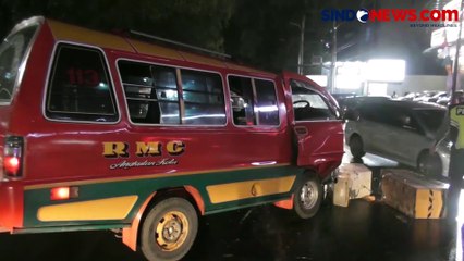 Tabrak Pembatas Jalan, Sopir Angkot Menangis di Pinggir Jalan Kota Medan
