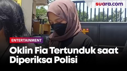 Oklin Fia Tertunduk saat Diperiksa di Polres Jakarta Pusat