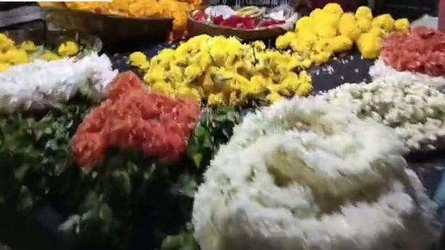 కాకినాడ జిల్లా: శ్రావణమాసం ఎఫెక్ట్.. భారీగా పెరిగిన పువ్వుల ధరలు