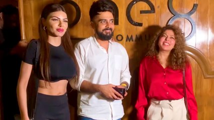 Adil Khan के साथ Sherlyn Chopra और Rajshree More डिनर पर आए नजर