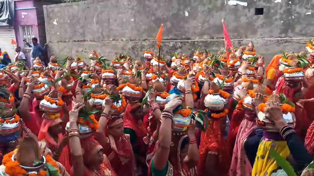 बीजासन गुमानो माता मंदिर में भागवत कथा शुरू, सजाई झांकी