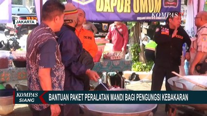 PMI Jakarta Pusat Berikan 197 Paket Peralatan Mandi ke Pengungsi Kebakaran Kebon Jahe Kober