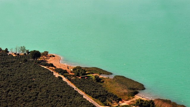 İznik Gölü turkuaza büründü