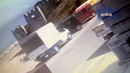 Sinop’ta el freni çekilmeyen aracın yola düşme anları kamerada