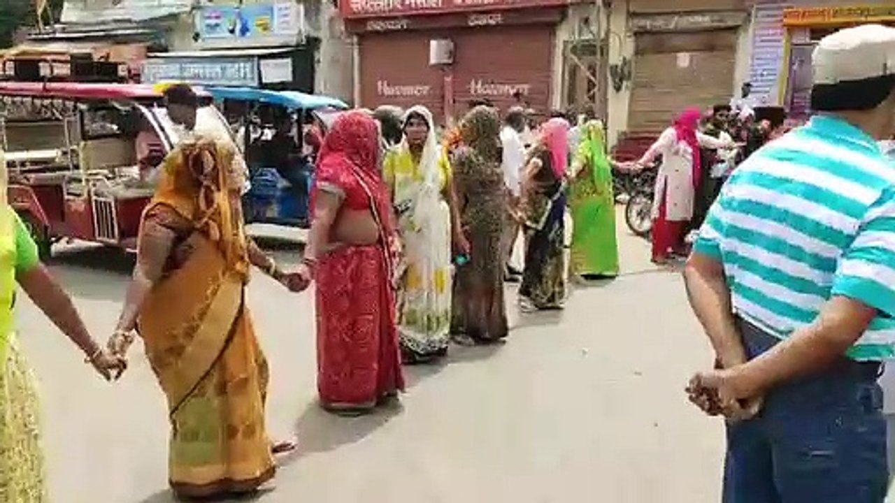 अलवर के वार्ड 25 की महिलाओं ने पानी की समस्या क...