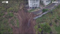 Inondazioni in Cile, edificio a rischio crollo dopo una frana
