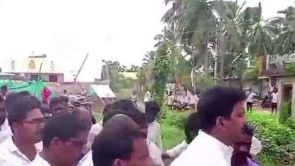 కృష్ణా జిల్లా: గన్నవరంలో ఉద్రిక్తత... పోలీస్ స్టేషన్ కు వల్లభనేని వంశీ