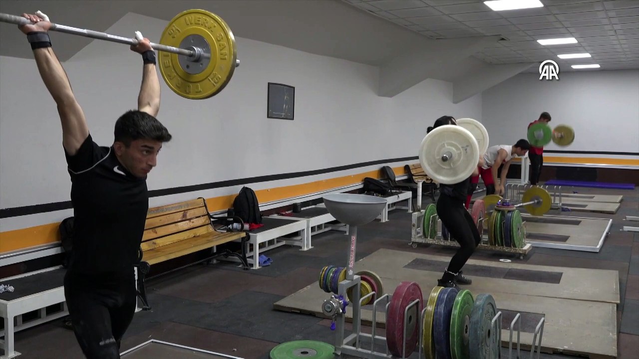 ŞIRNAK - Amcasının izinden giden Şırnaklı milli halterci, gözünü dünya şampiyonluğuna dikti