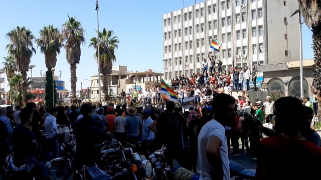 سوريا.. استمرار الاحتجاجات بالسويداء على تردي الأوضاع المعيشية