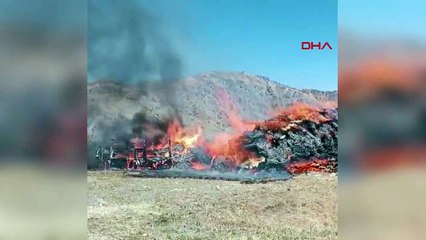 Yüzlerce balya ot alevler içinde kaldı: Kamyonet kullanılamaz hale geldi