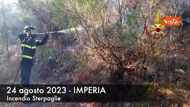 Le operazioni dei Vigili del Fuoco per domare gli incendi nel Sanremese