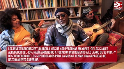 Tocar un instrumento mantiene el cerebro ágil en la vejez