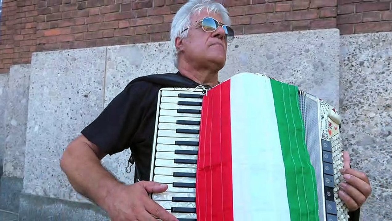 Toto Cutugno, 'L'italiano' alla fisarmonica prima dei funerali