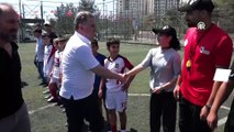 İSTANBUL - Bakan Bak, Esenler Belediyesi Yaz Spor Okulları'nın kapanış törenine katıldı