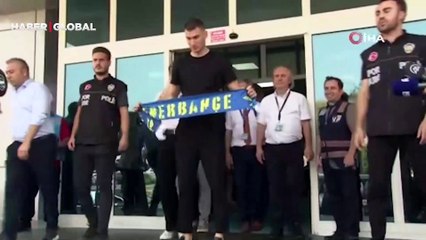 Livakovic Fenerbahçe için İstanbul'a geldi