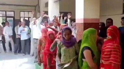 सरदारशहर: सरकार की योजनाओं का लाभ लेने पहुंचे लोग क्यों करने लगे हंगामा?, जानें वजह