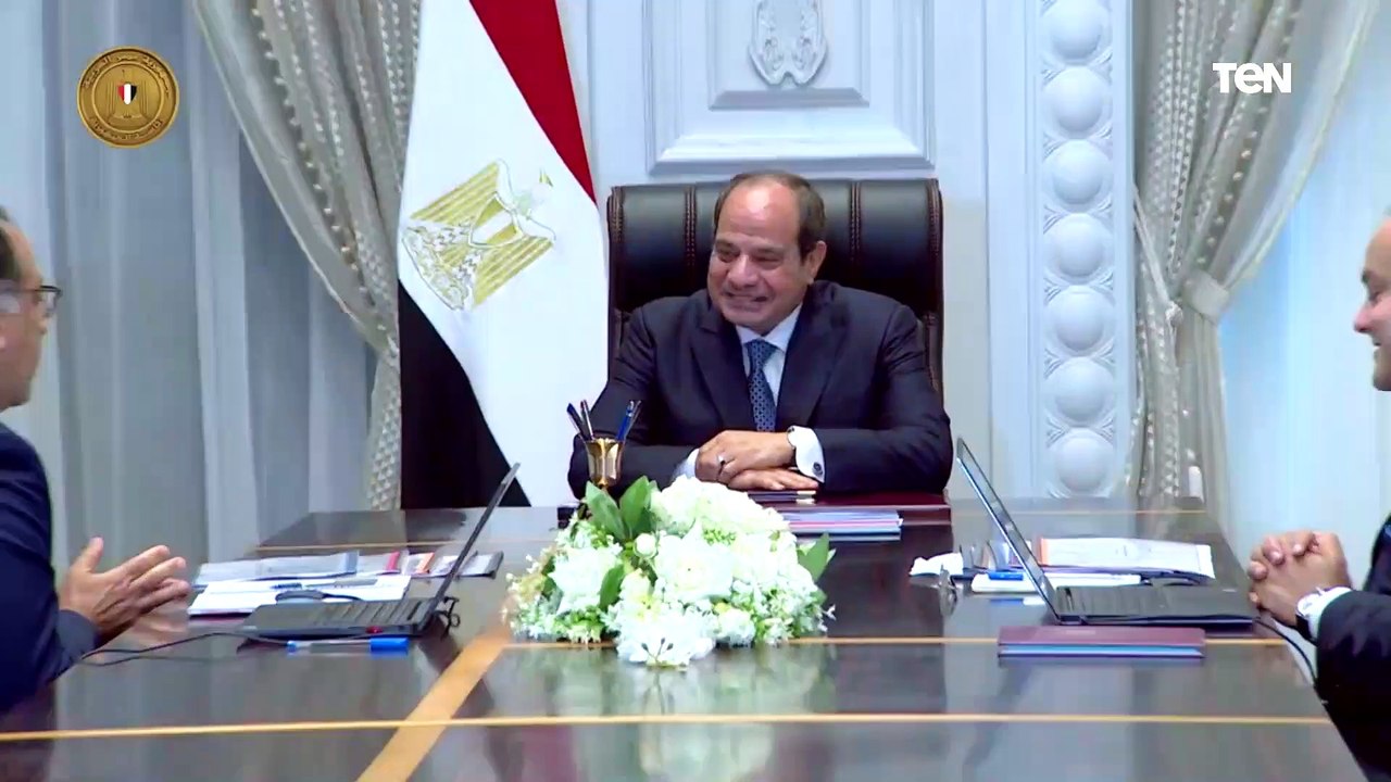 الرئيس يجتمع برئيس الوزراء ووزيري التجارة والسياحة ويوجه الحكومة بمنح المشروعات الصناعية حزمة حوافز