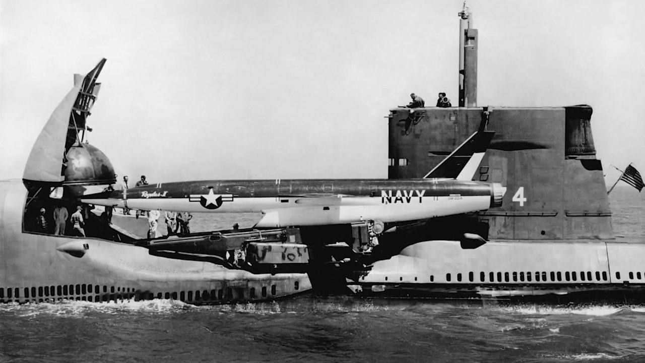 Le projet fou de Porte-Avions Sous-marin : L'Arme Ultime de la Guerre Froide ?