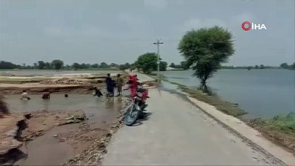 O ülkede sel tehlikesi: 100 bin kişi tahliye edildi