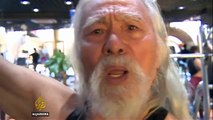 Wang Deshun, modello a 87 anni, 'La vecchiaia è una scusa'