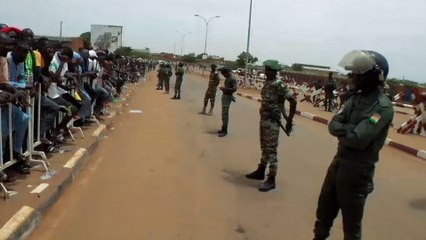 مظاهرة بمحيط القاعدة الفرنسية في نيامي دعما لقرارات الجيش