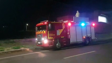 Corpo de Bombeiros é mobilizado para combater incêndio na Avenida Brasil