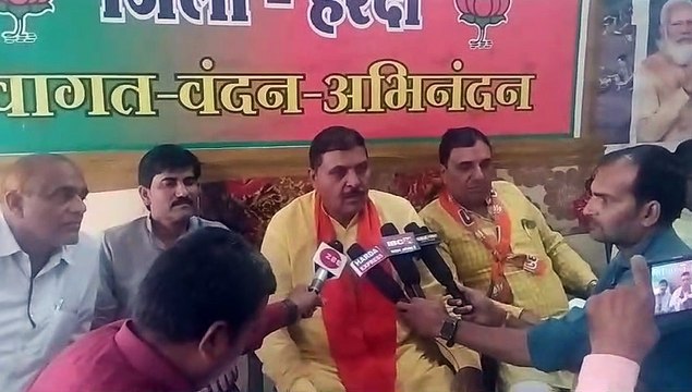 सरकार की उपलब्धियां गिनाई