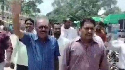 खंडवा: सरकार के खिलाफ पटवारी संघ का प्रदर्शन,सद्बुद्धि देने भगवान को सौंपा ज्ञापन