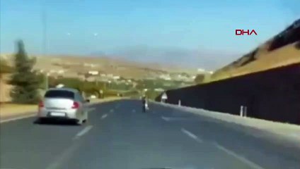 Elazığ'da Motosiklet Üzerinde Yüzüstü Seyreden Genç Yakalandı