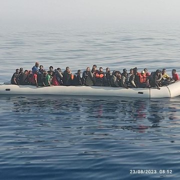 Yunanistan Sahil Güvenliği 50 Düzensiz Göçmeni Kurtardı