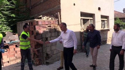 İnegöl'de kırsal mahallelerde sokaklar parke taşla kaplanıyor