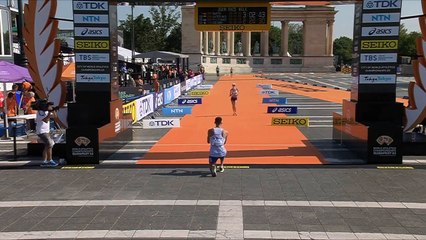 Watch: Runner proposes to team mate at finish line