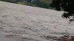 Video: Cadáver es arrastrado por aguas del río Suchiate