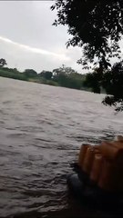 Video: Cadáver es arrastrado por aguas del río Suchiate