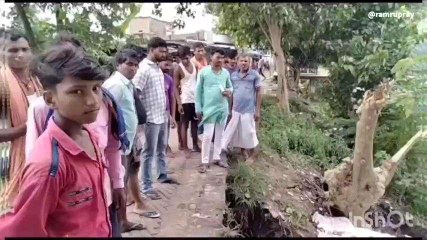 समस्तीपुर: लगातार बारिश से नून नदी के किनारे बनी सड़क 5 फीट धंसी, लोग हो रहे परेशान