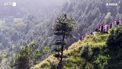 Pakistan, otto persone bloccate su una funivia: anche 6 bambini