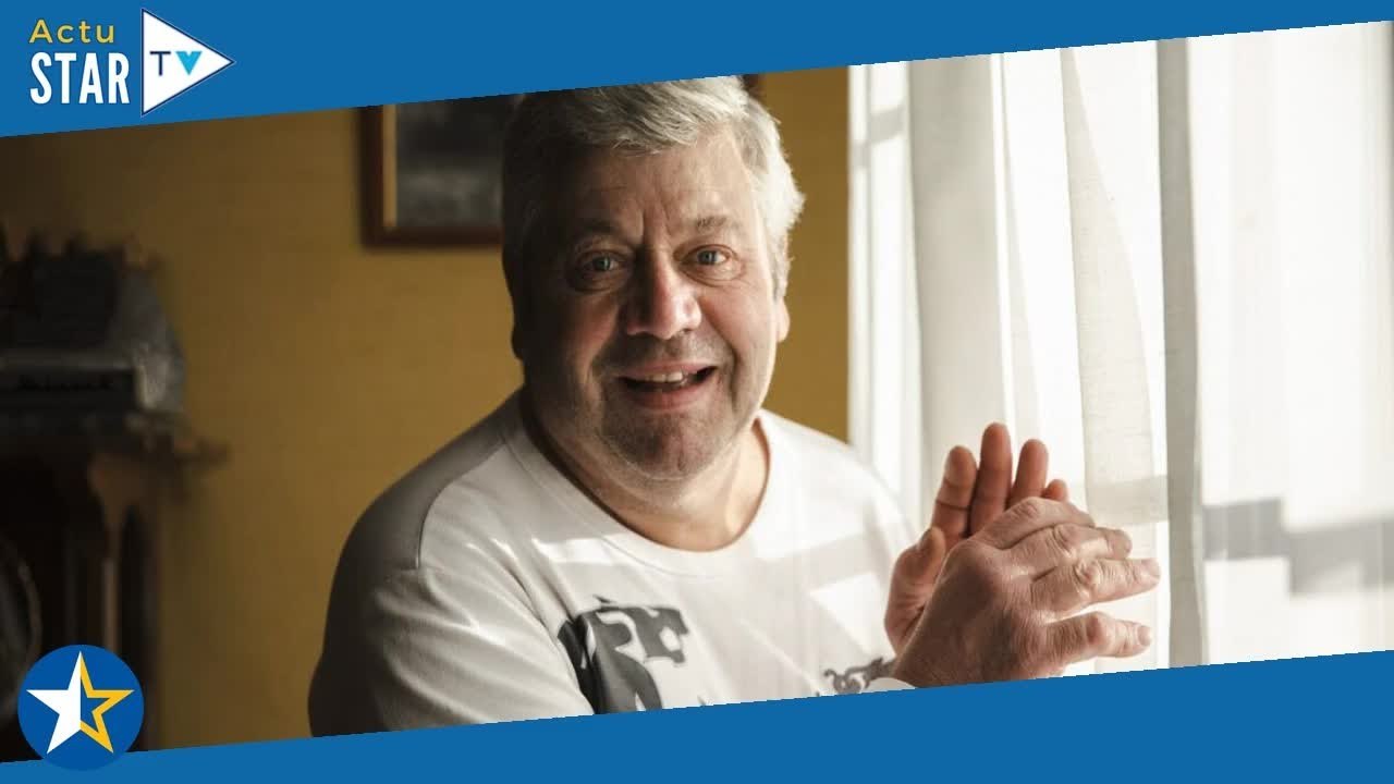 Tu vas trop vite Maria !  Jean Paul L'amour est dans le pré calme sa prétendante après avoir dé