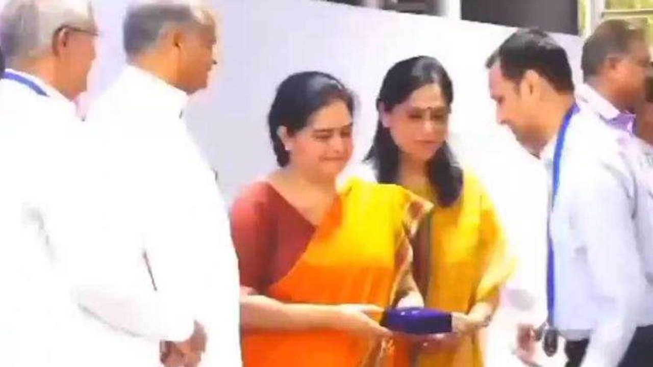 जालौर: कलक्टर को राज्य स्तरीय 'टीबी मुक्त राजस्थान' सम्मेलन में मिला सम्मान, देखिए खबर