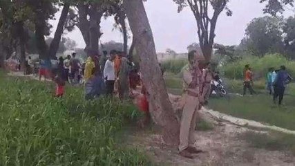 कौशाम्बी: नगर पंचायत आश्रम के पीछे मिला महिला का शव,मौत देख पुलिस हैरान