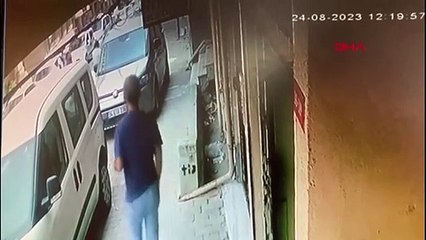 KÜÇÜKÇEKMECE'de Boşanma Aşamasındaki Kadın Silahlı Saldırıya Uğradı