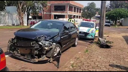 Chevrolet Tracker capota após colisão com Virtus na Rua Rio Grande do Sul