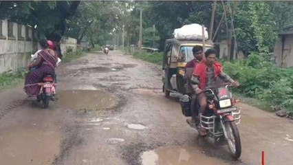 सुपौल: देखिए इस जर्जर सड़क की हालत, स्कूली बच्चों को भी यहां से गुजरने में लगता है डर